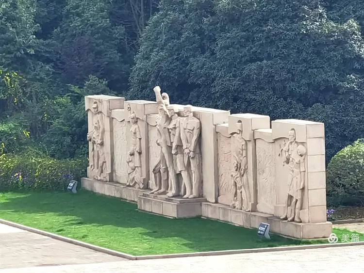 瞻仰南京雨花台烈士陵园